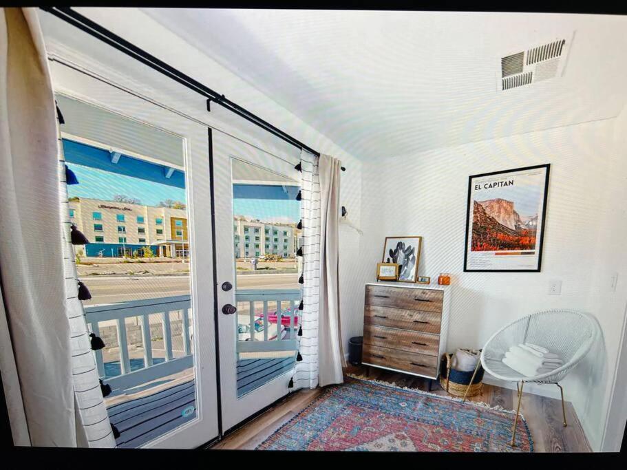 New Modern Boho Apt- Close To Yosemite